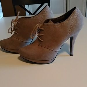 X-Appeal "Derby" shooties nwot